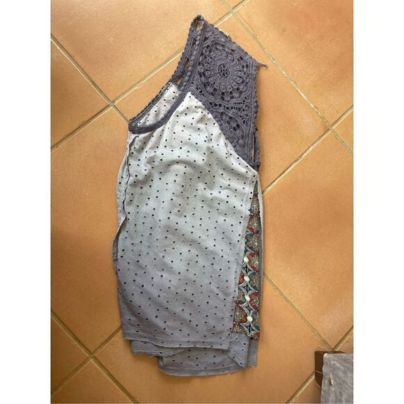 Gimmicks by BKE ladies top by Buckle, large, blue with crocheted blue trim - Picture 9 of 12